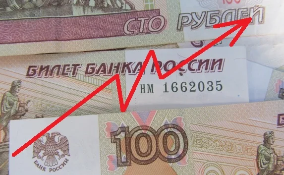 Рубль «поднимается с колен»: доллар и евро падают