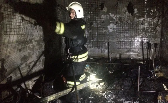 В Севастополе горел торговый павильон на рынке
