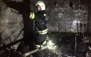 В Севастополе горел торговый павильон на рынке