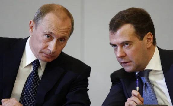 Путин не отпустил Медведева на новогодние каникулы