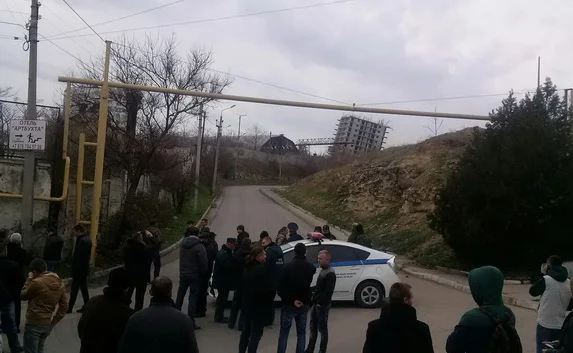 После взрыва 16-этажка на Хрусталке только накренилась