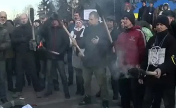 Под Верховной Радой Украины уже готовы жечь шины
