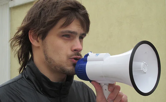 Проукраинский активист через суд хочет вернуть госномера на своё авто