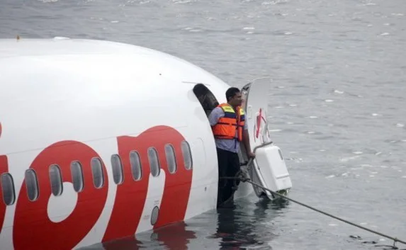 Индонезия опровергла сорок найденных тел с самолёта «AirAsia»