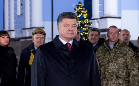 Порошенко в новогоднем поздравлении говорил о войне