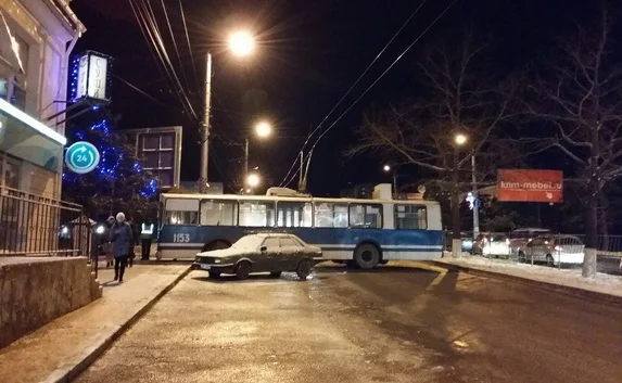 На Хрюкина развернуло троллейбус