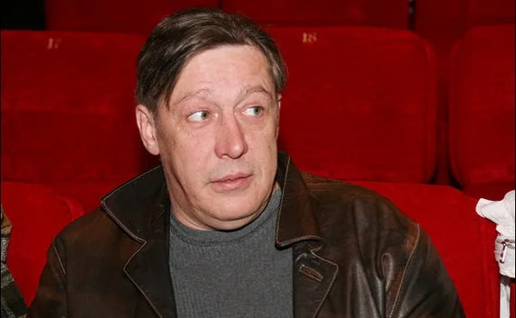 Ефремов зачитал стих о Крыме и санкциях
