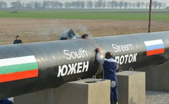 Судно с трубами для «Южного потока» село на мель в Болгарии