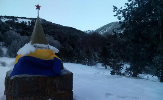 ​В новогоднюю ночь на горе в Крыму установлен украинский флаг