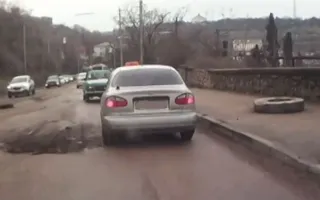 Улица Героев Севастополя «оторвала» автобусу задний мост