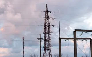 ​Аксёнов: Украина соблюдает контракт по поставкам электроэнергии в Крым