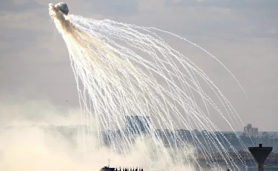 ДНР: Аэропорт Донецка обстреливают фосфорными боеприпасами