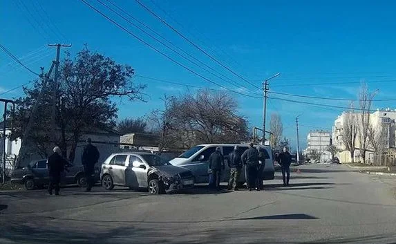 На Радиогорке микроавтобус столкнулся с «легковушкой»