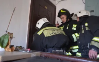 Спасатели открыли дверь квартиры, где сам себя запер ребёнок