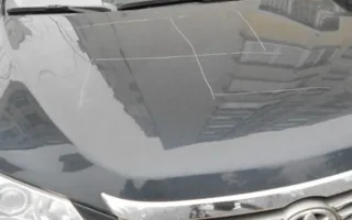 В Ялте на капотах машин вырезали нацистскую символику