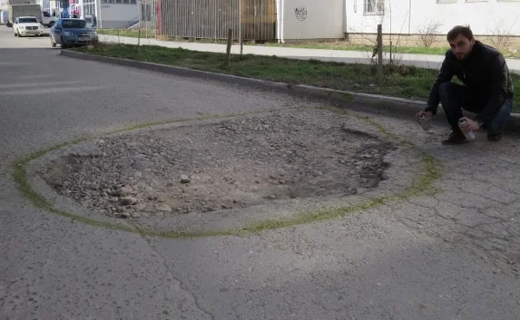 В Севастополе «ударят краской» по бездорожью и разгильдяйству