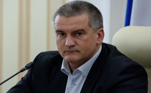 Аксёнов поможет чиновникам «перестроить головы»