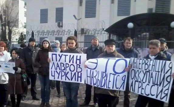 На пикете «переселенцев» в Киеве требовали вернуть Крым Украине