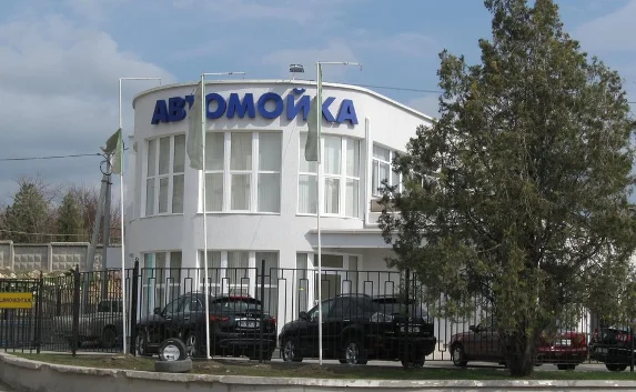 В Симферополе проверят, куда сливают воду автомойки