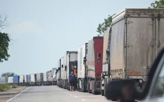 Время простоя фур на крымских пунктах пропуска достигает недели