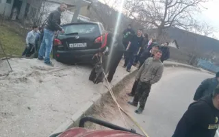В Терновке авто от столкновения со столбом спасла арматура