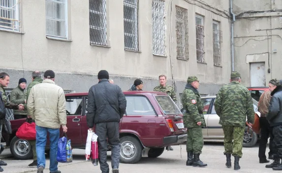 Национализированный Севморзавод охраняет самооборона