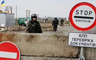 На границе Украины с Крымом стоят более тысячи грузовиков