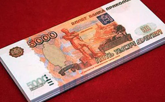 В Ленинском районе мужчина покупал продукты за сувенирные «рубли»