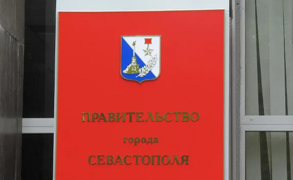 Меняйло предлагает «урезать» зарплату госслужащих