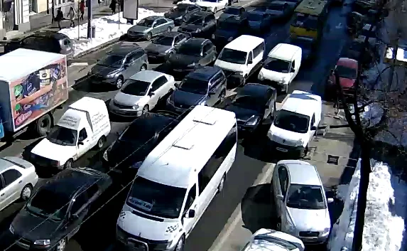 Центр Симферополя перекрыт, в городе образовались пробки