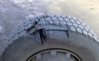 Под Севастополем у КАМАЗа во время езды взорвалось колесо