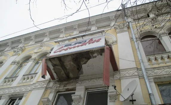 В центре Симферополя обвалилась часть балкона