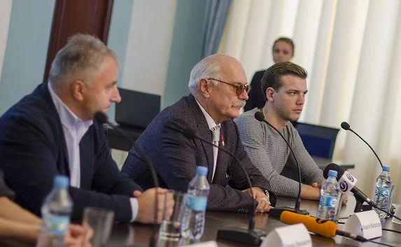 Михалков пока не знает, когда покажет «Солнечный удар» Донбассу