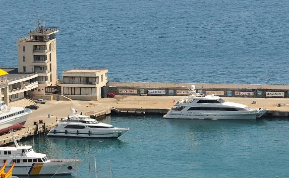 Сотрудники ялтинского морского порта написали письмо Путину