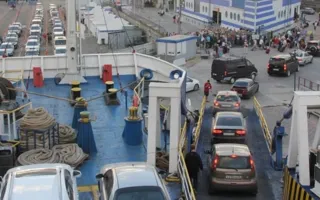 На Керченской переправе работник стоянки напал на съёмочную группу