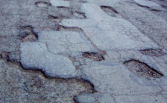 В Симферополе вместо капитального ремонта дороги начали ямочный