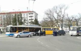 В центре Севастополя ДТП парализовало работу транспорта