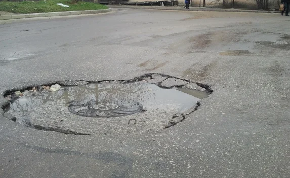 В Севастополе начали ремонт дороги на улице Меньшикова