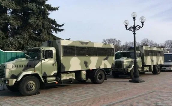 Аронец: К Верховной Раде Украины стянута бронетехника