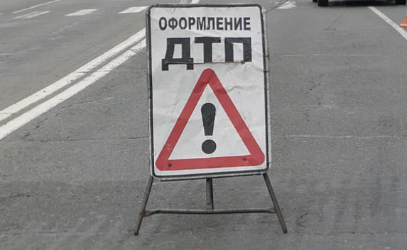 Мопедисту, сбившему мать с ребёнком, не дал уйти очевидец ДТП