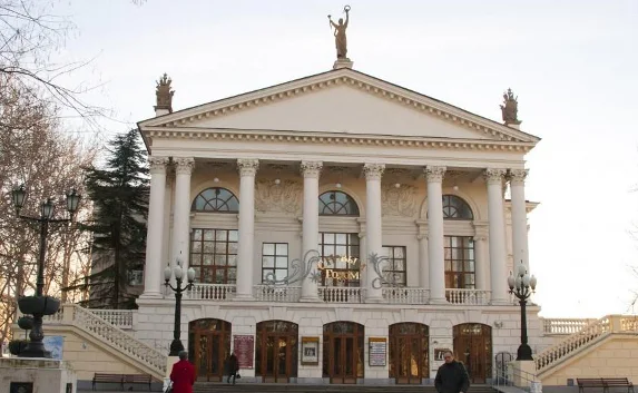«Реконструкторов» театра подозревают в мошенничестве
