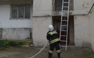 В Севастополе горел подъезд дома на Остряках