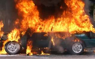 В Севастополе от пожара пострадали ещё два авто, и опять на Вакуленчука