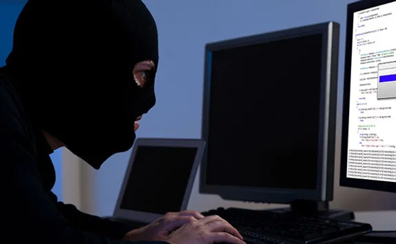 СМИ: Хакеры-«фашисты» воровали деньги у россиян через смартфоны