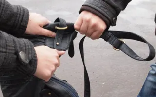 В Севастополе ночью ограбили 23-летнюю девушку-кондуктора