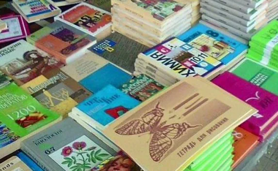 В центре Севастополя торгуют учебниками «из прошлого»