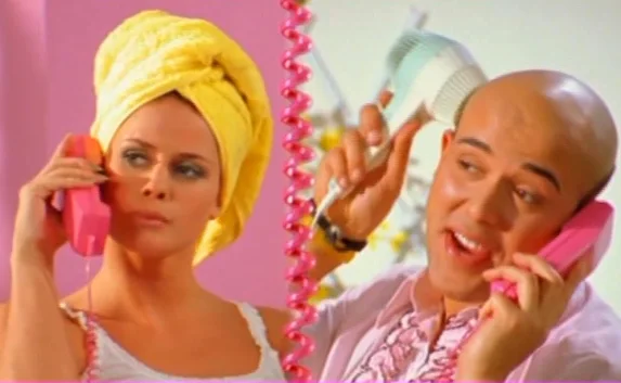 Хит YouTube: Российские солдаты поют «Barby Girl»