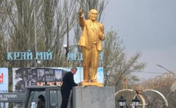 В Запорожской области коммунисты «вернули» памятник Ленину