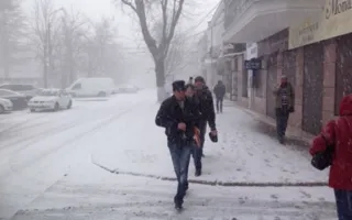 В Симферополе 22 апреля пошёл снег