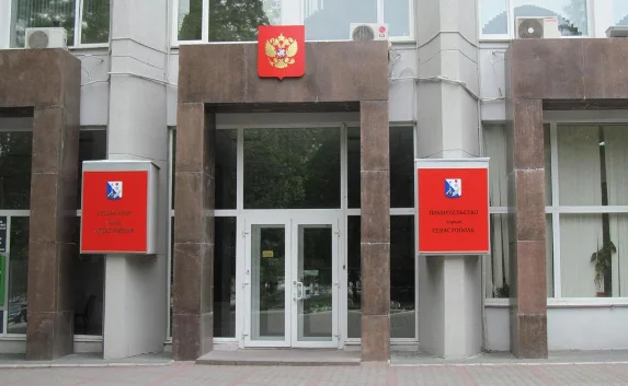Меняйло общается с горожанами «по дороге на работу»